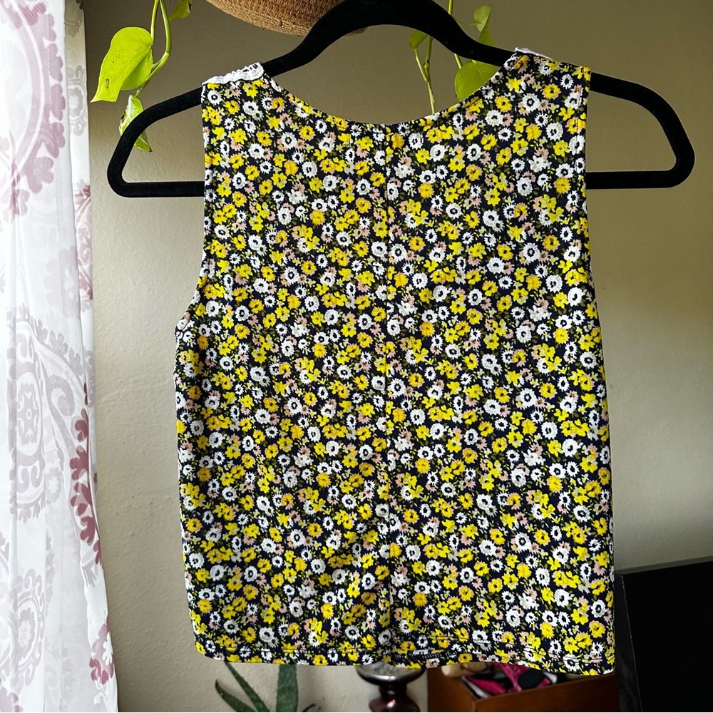 Chloe K Floral Tank - Picture 4 of 4